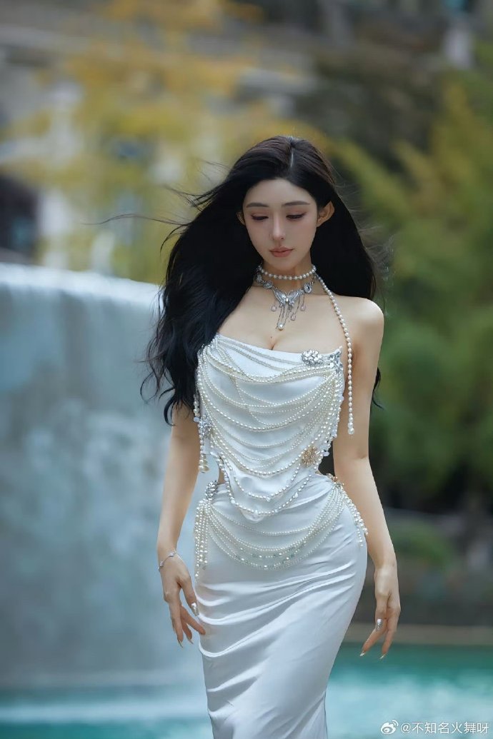 假面女郎 封面